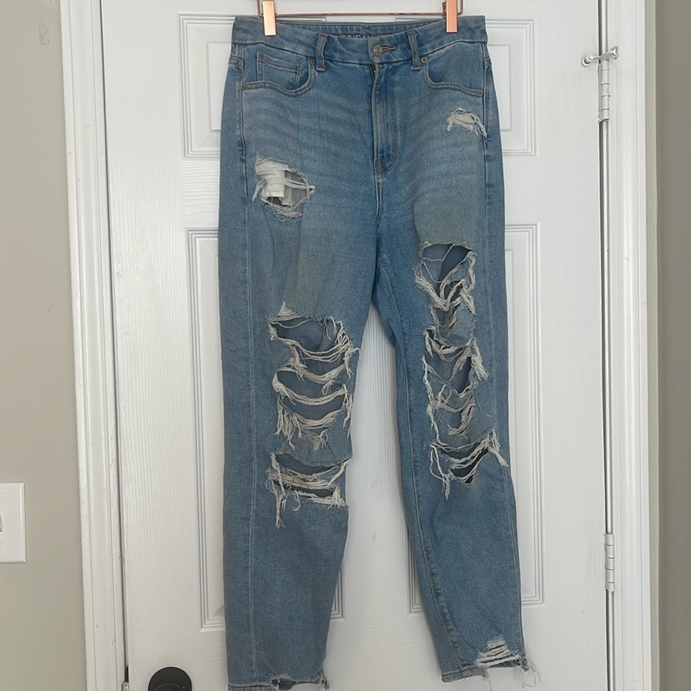 American Eagle ripped curvy mom jean